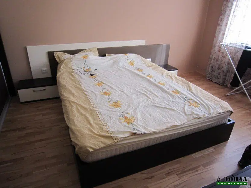 Спалня до пода